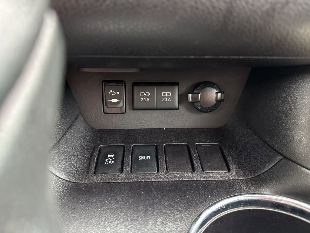 Used 2018 Toyota Highlander LE image 15