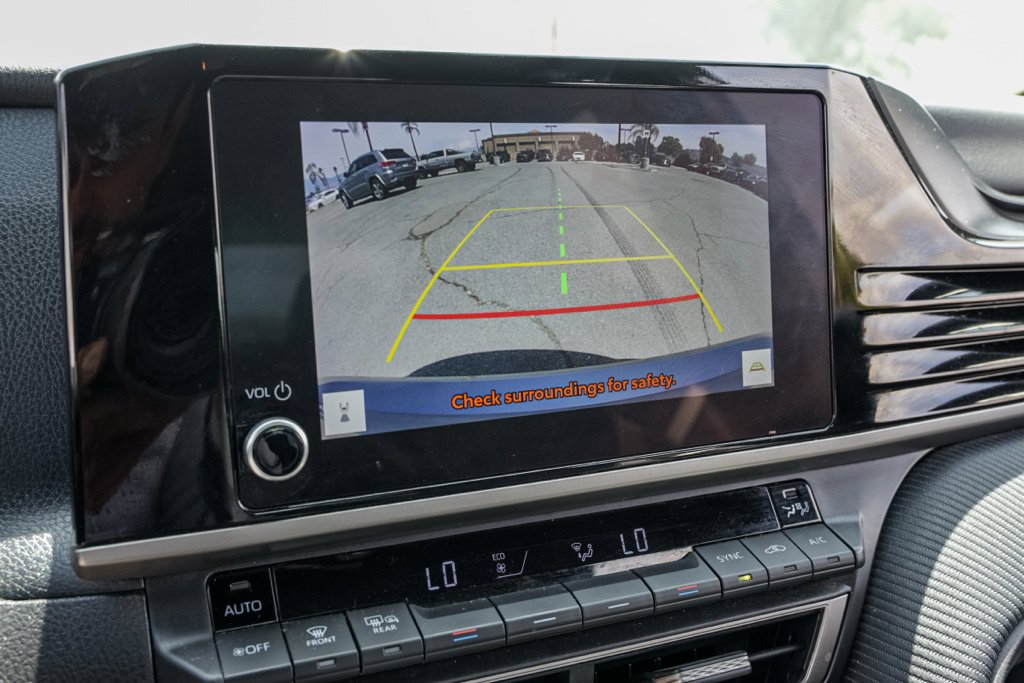 Used 2025 Toyota Camry SE FWD image 31