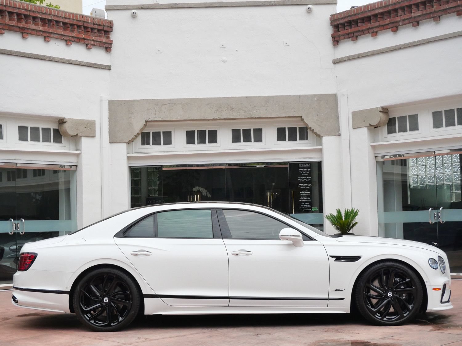 Used 2025 Bentley Flying Spur Plug-In Hybrid AWD/4WD image 5