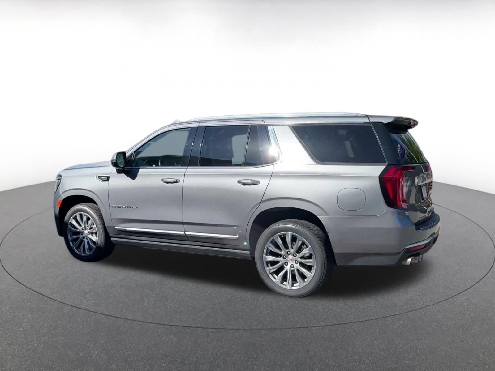 Used 2022 GMC Yukon Denali w/ Denali Premium Package RWD image 8