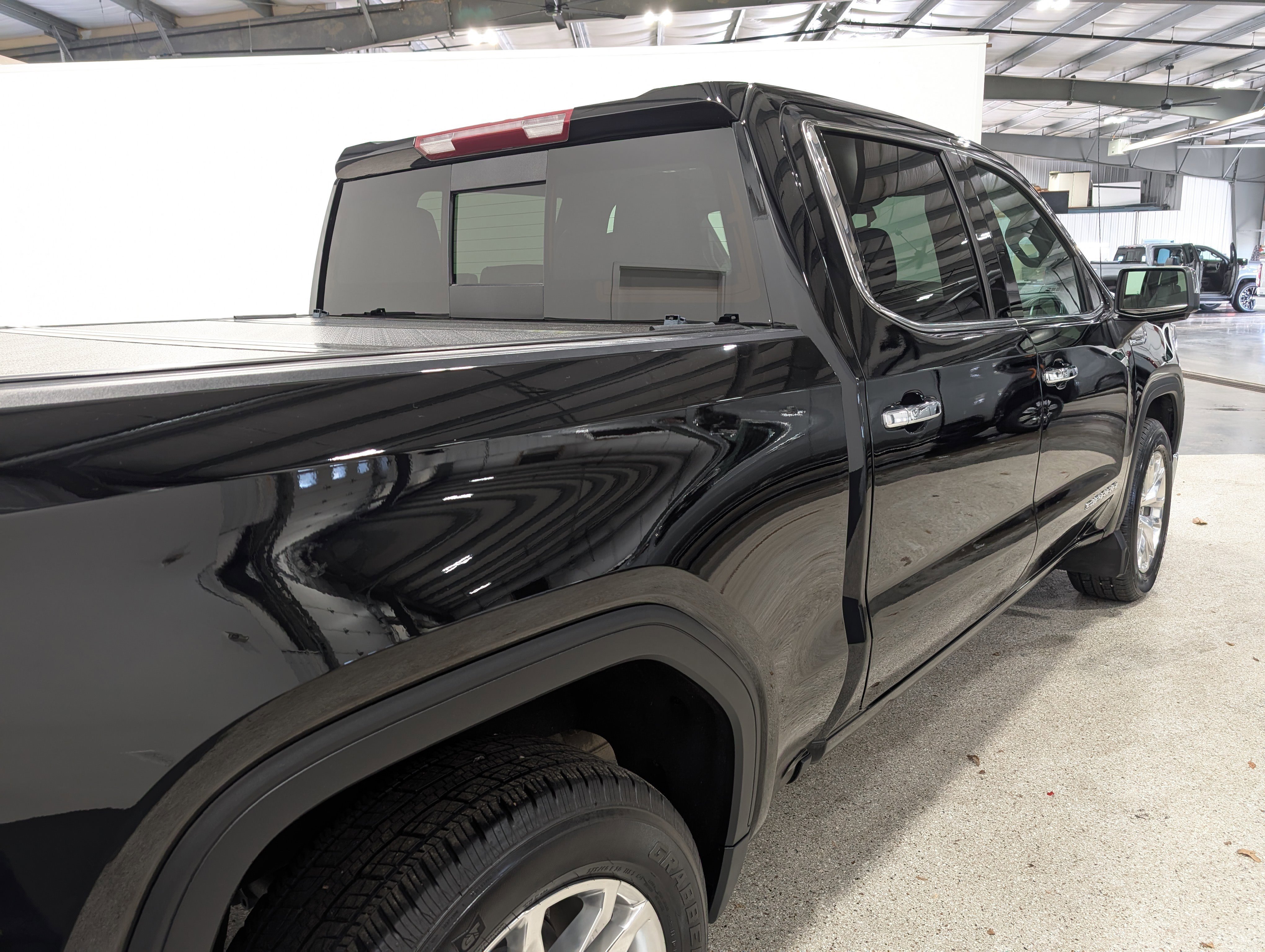 Used 2020 GMC Sierra 1500 SLT image 3
