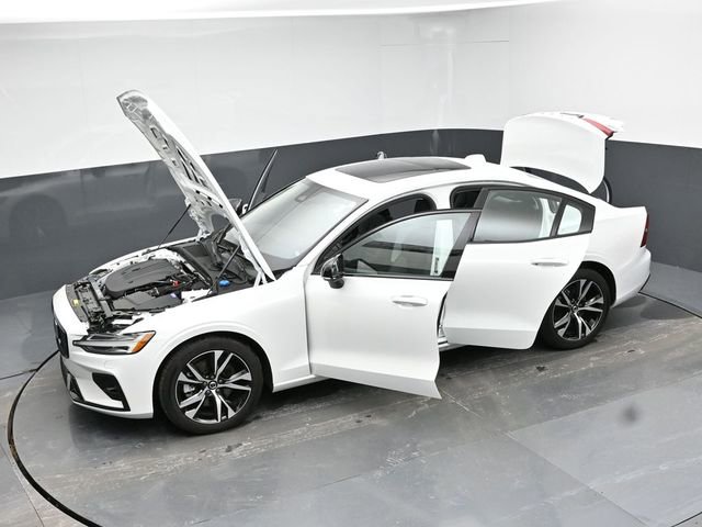 Used 2025 Volvo S60 B5 Core image 39