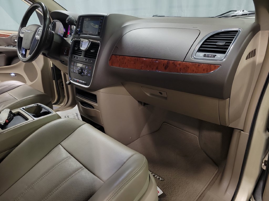 Used 2012 Chrysler Town & Country Touring-L w/ Driver Convenience Group FWD image 33