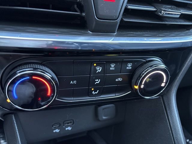 Used 2025 Buick Encore GX Sport Touring w/ Experience Buick Package image 17