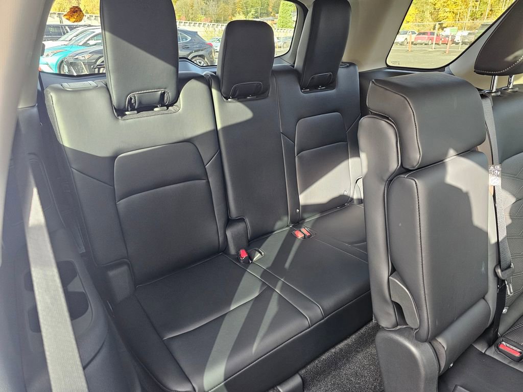 New 2025 Nissan Pathfinder Platinum w/ Cargo Package image 31