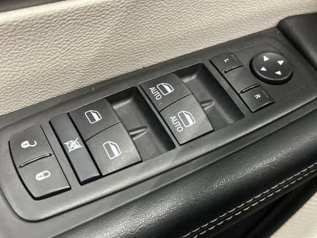 Used 2024 Chrysler Pacifica Touring-L FWD image 20