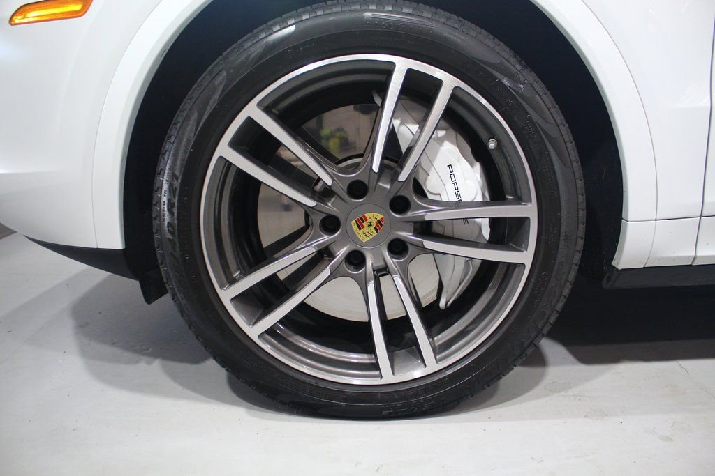 Used 2022 Porsche Cayenne Turbo image 16