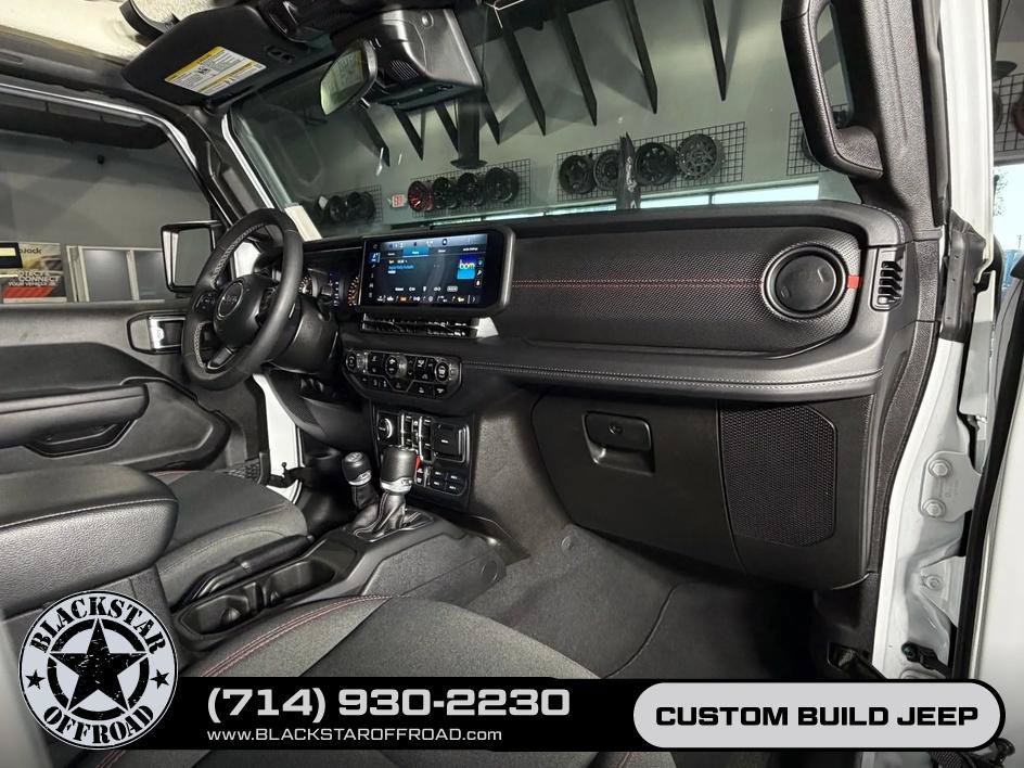 Used 2025 Jeep Wrangler Unlimited Rubicon AWD/4WD image 19