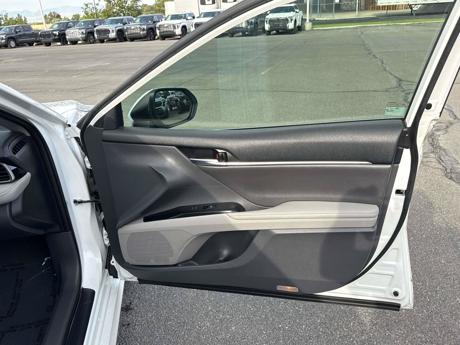Used 2020 Toyota Camry XLE w/ Carpet Mat Package FWD image 19