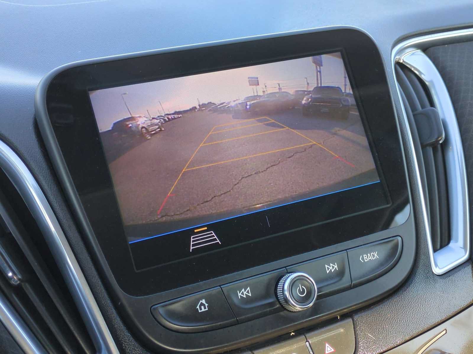 Used 2020 Chevrolet Malibu LT FWD image 14