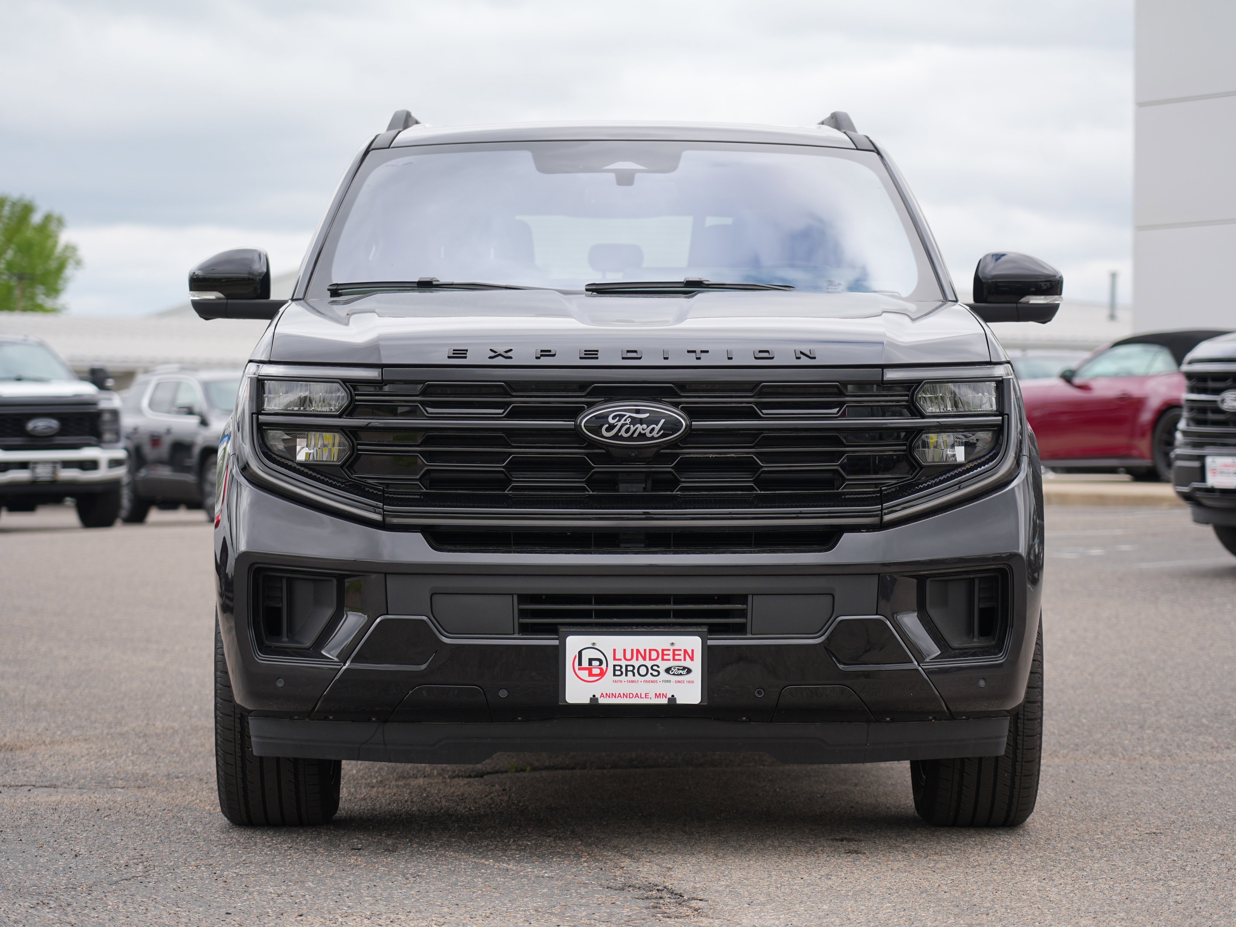 Used 2025 Ford Expedition Max Platinum w/ Stealth Appearance Package AWD/4WD image 9