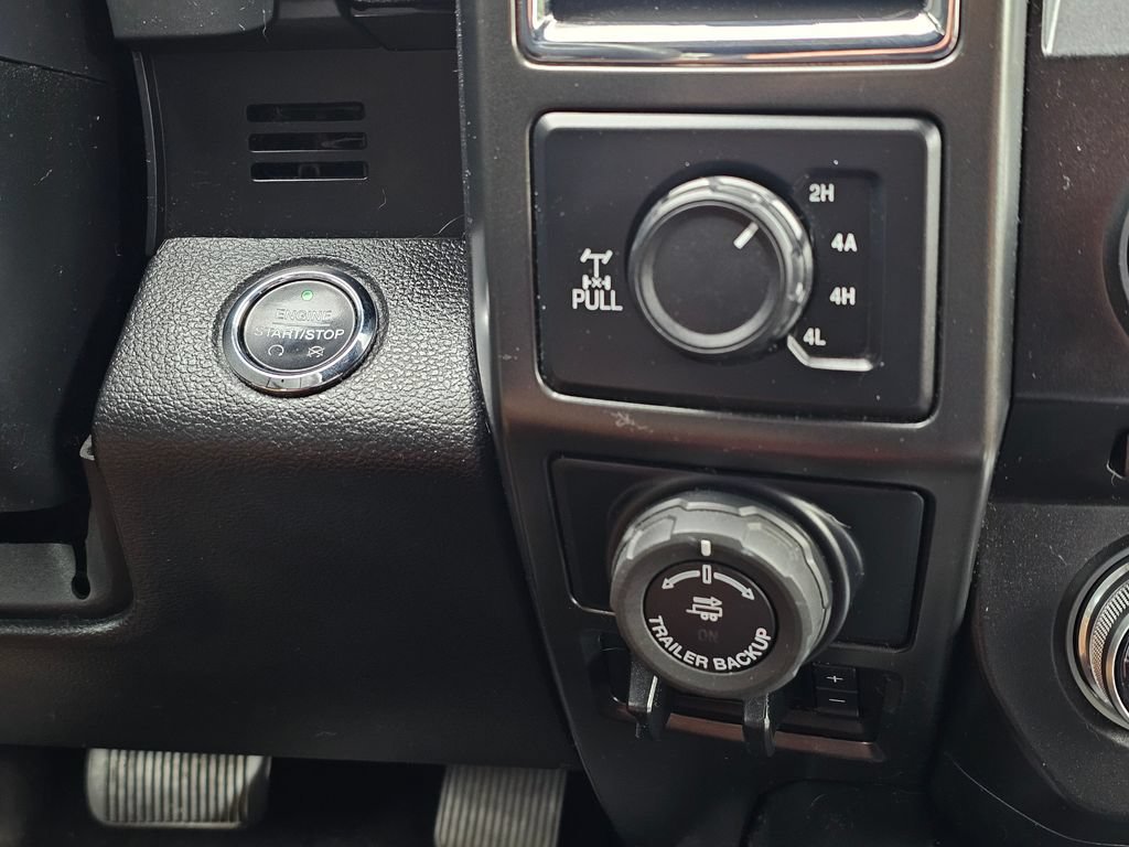 Used 2016 Ford F150 Lariat w/ Equipment Group 502A Luxury AWD/4WD image 33