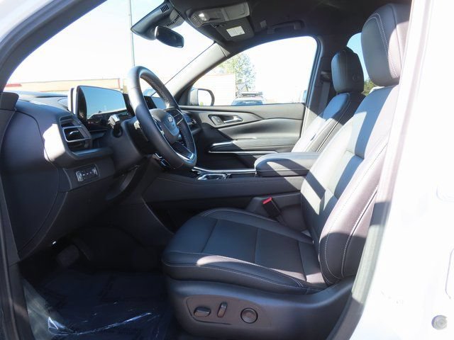 Used 2025 Chevrolet Traverse LT AWD/4WD image 13