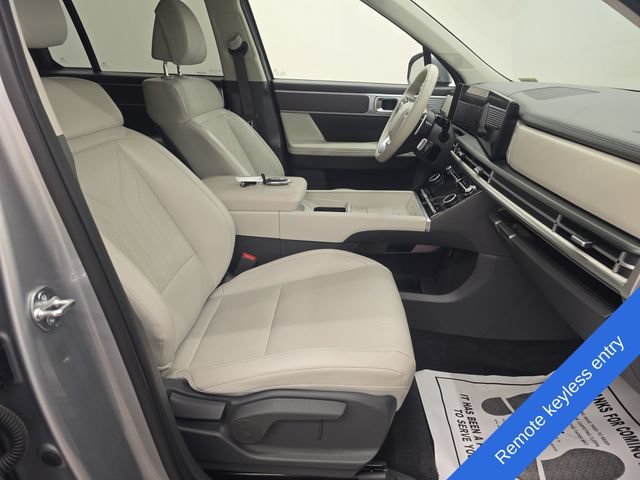 Used 2025 Hyundai Santa Fe SEL FWD image 9