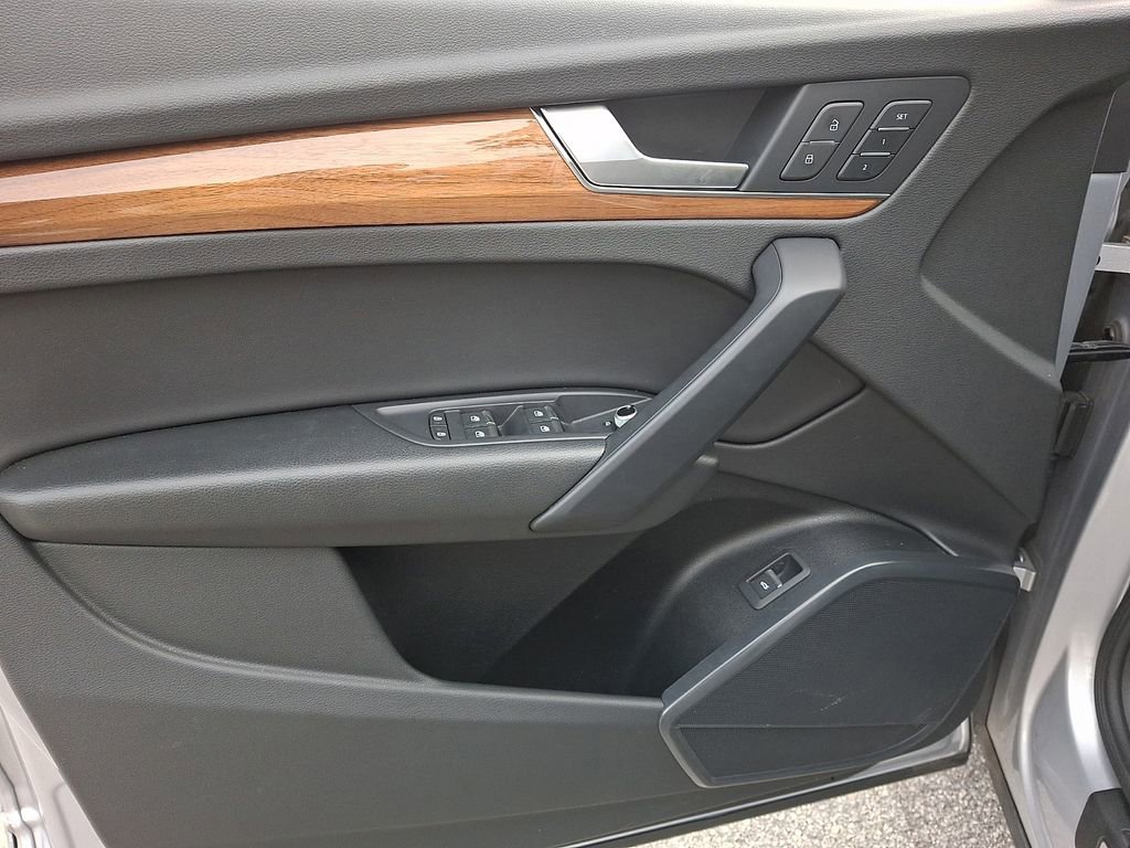 Used 2023 Audi Q5 2.0T Premium w/ Convenience Package image 12