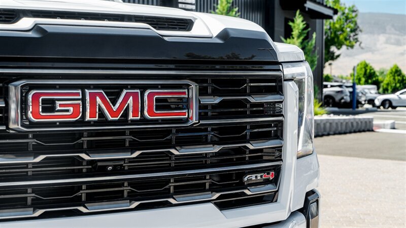 Used 2024 GMC Sierra 2500 AT4 AWD/4WD image 11