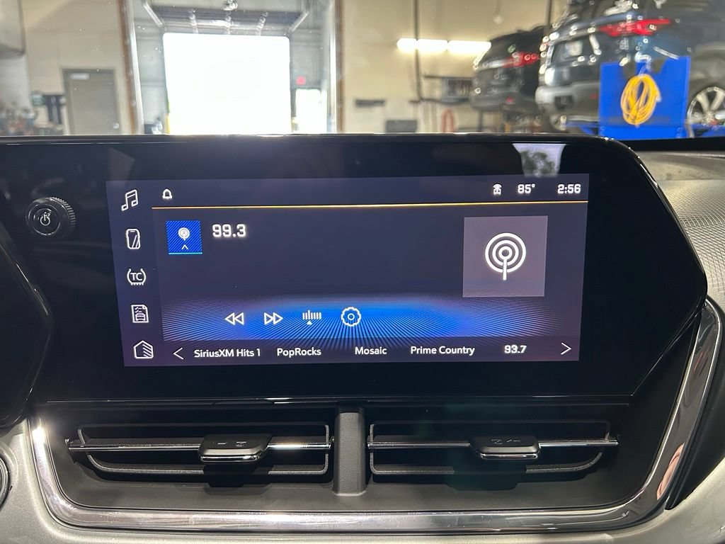 Used 2025 Chevrolet Trax LT FWD image 26
