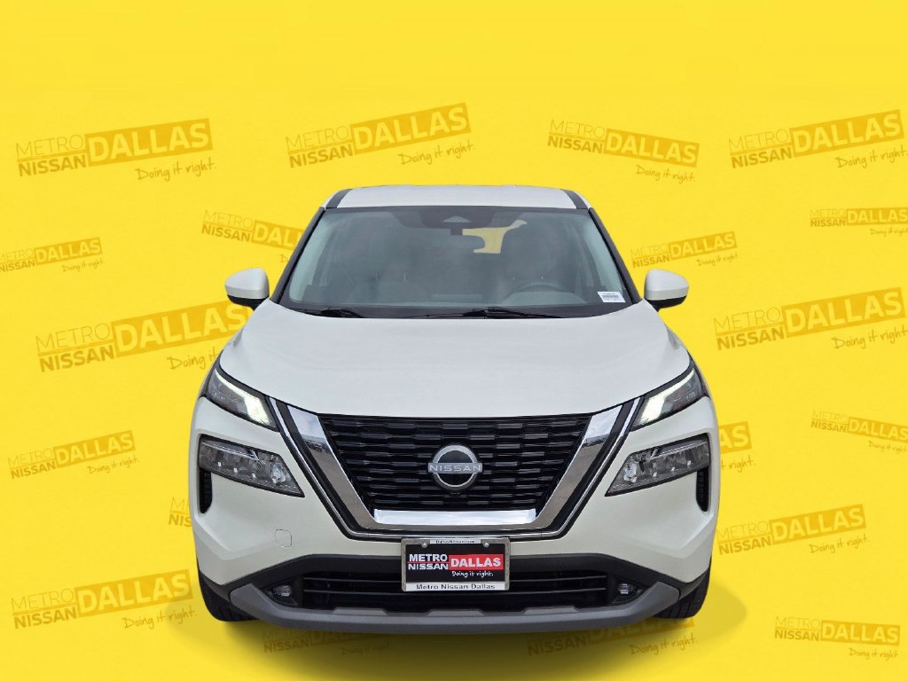 Certified 2023 Nissan Rogue SV FWD image 2