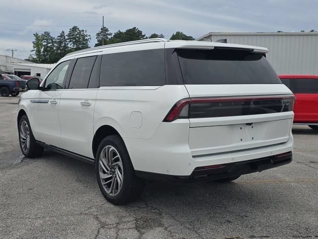 Used 2025 Lincoln Navigator L Reserve AWD/4WD image 3