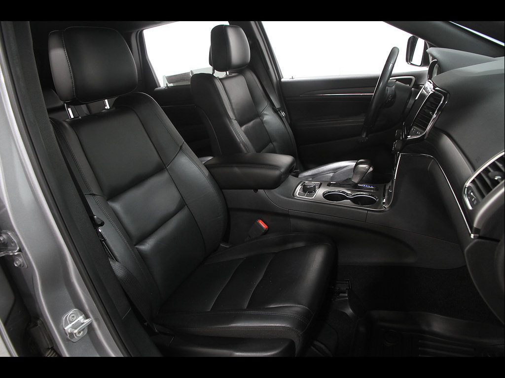 Used 2020 Jeep Grand Cherokee Limited AWD/4WD image 19