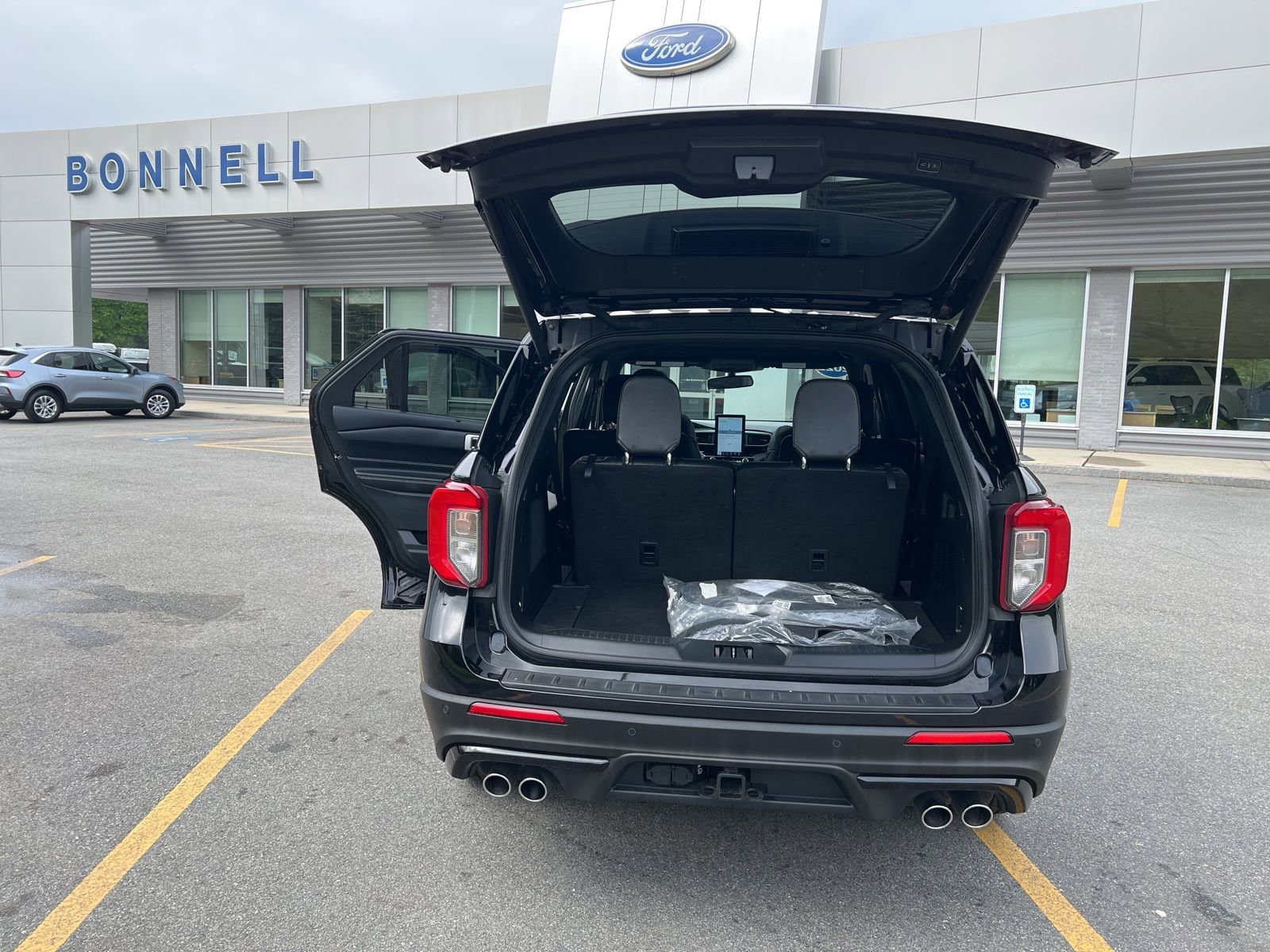 Used 2022 Ford Explorer ST w/ Equipment Group 401A image 9