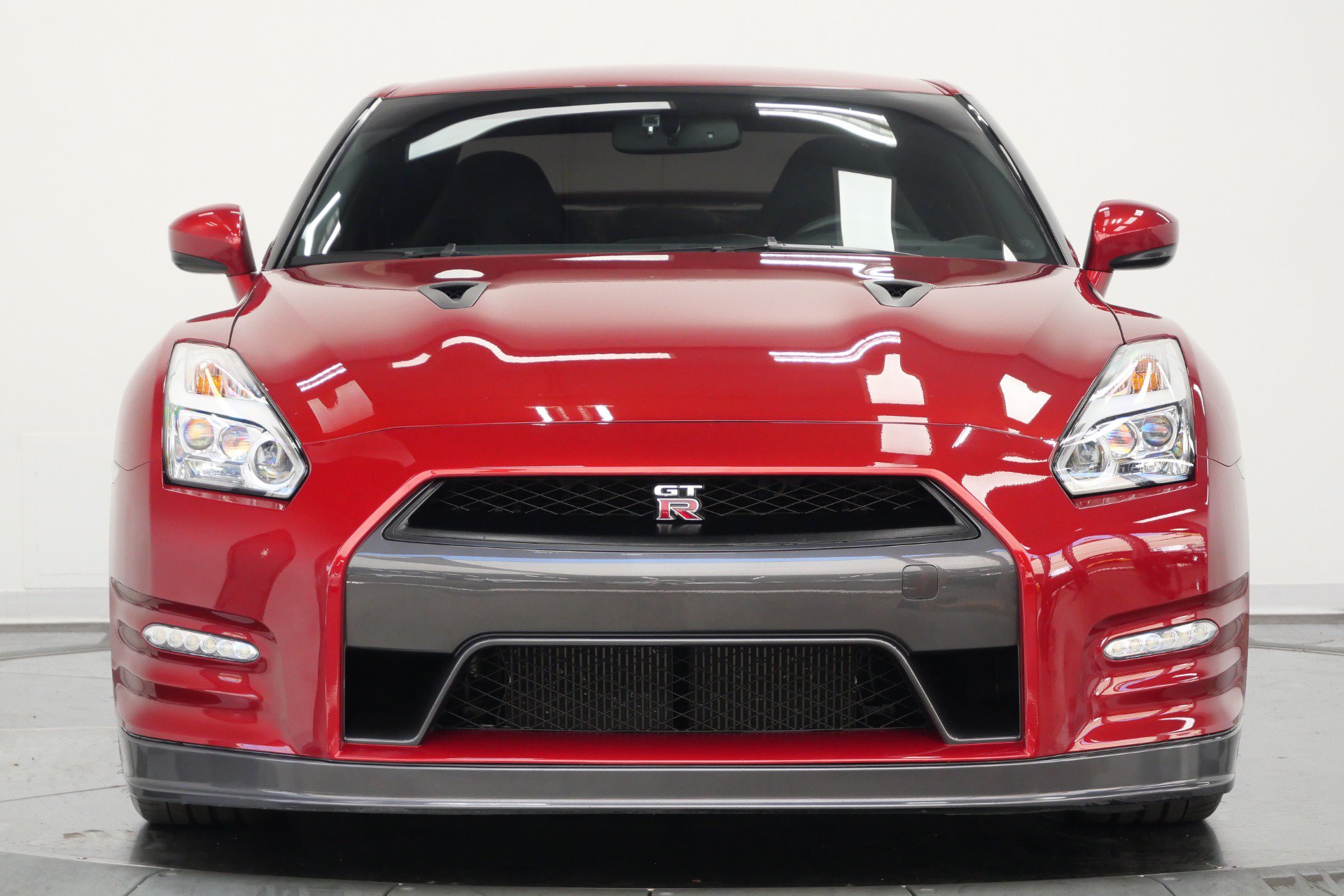 Used 2015 Nissan GT-R Premium AWD/4WD image 4