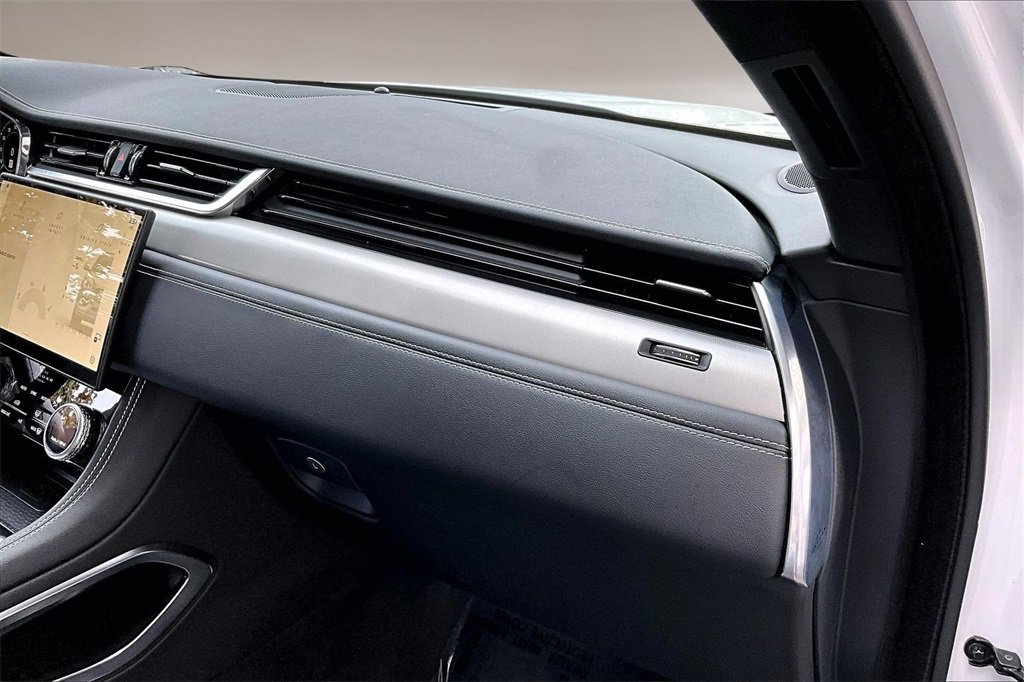 Used 2025 Jaguar F-PACE R-Dynamic S image 24