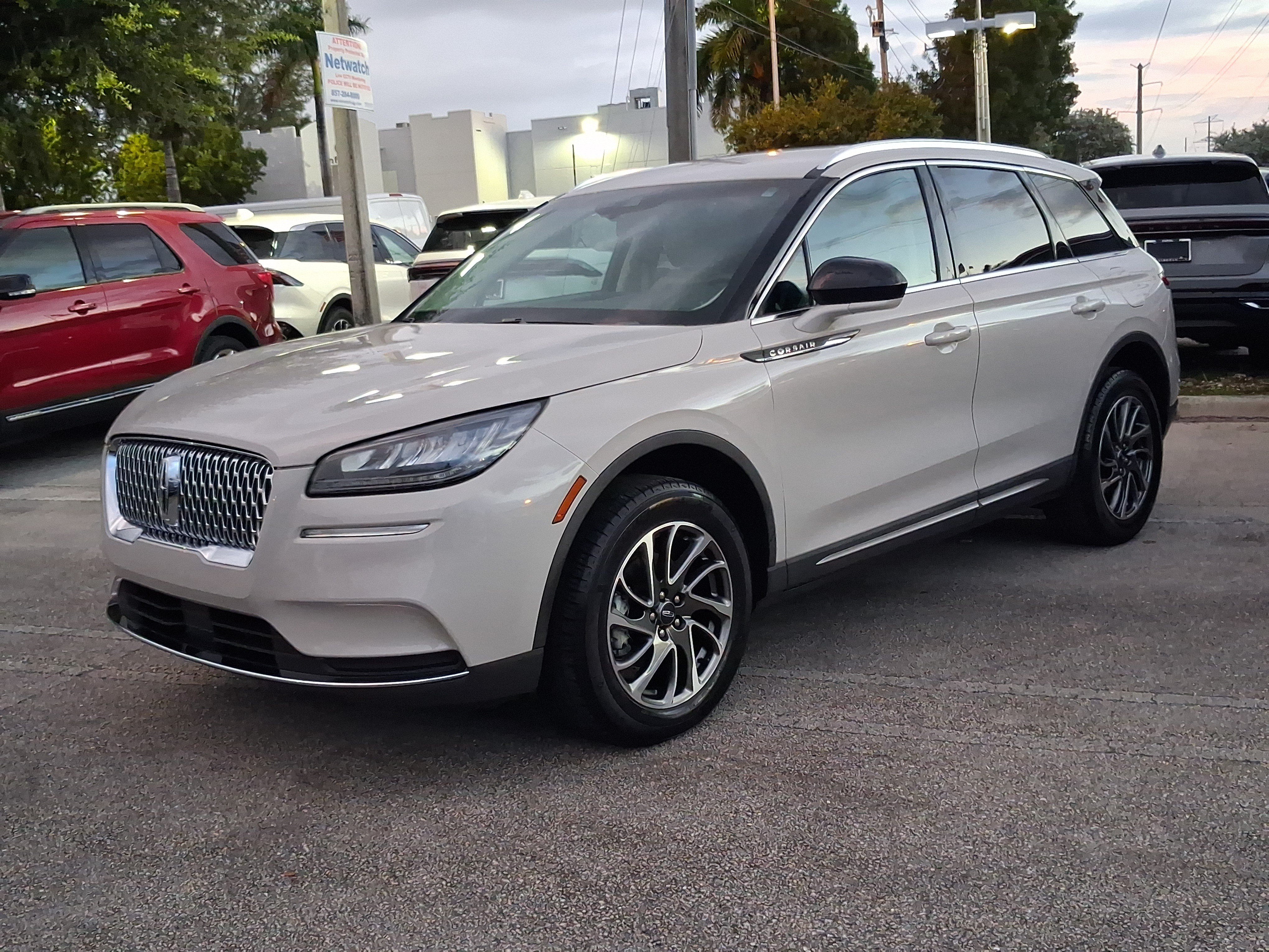 Used 2022 Lincoln Corsair FWD image 2