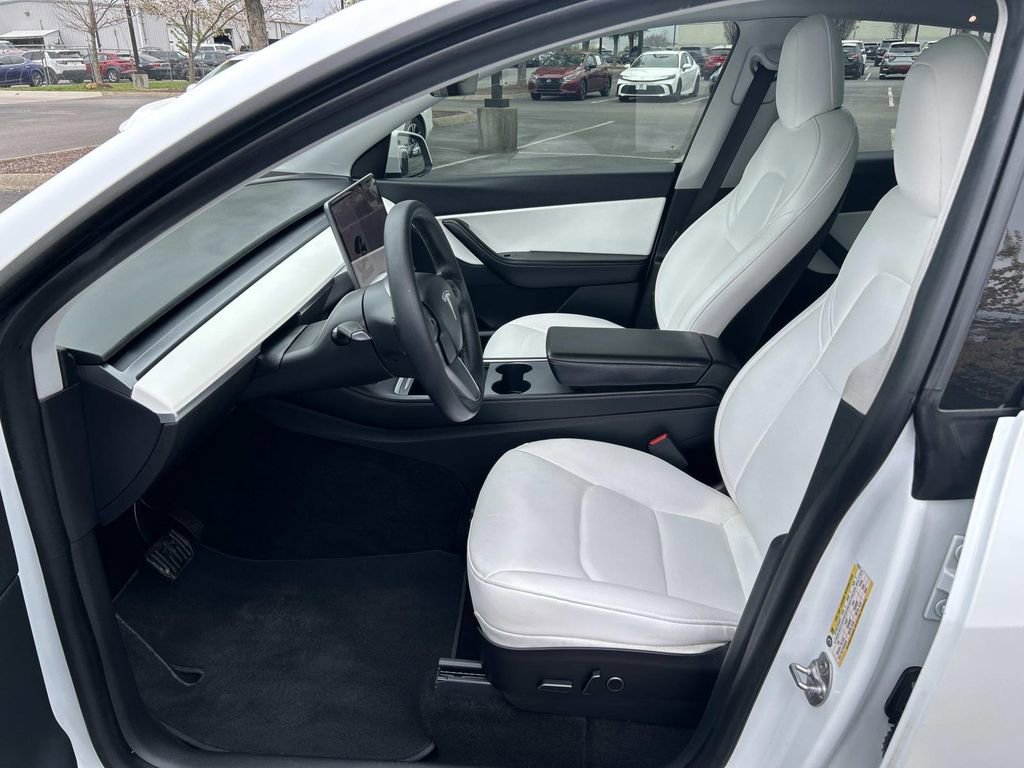 Used 2021 Tesla Model Y Long Range AWD/4WD image 22