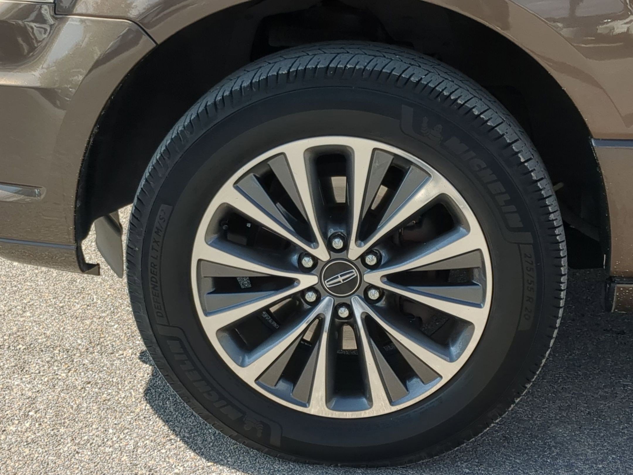 Used 2017 Lincoln Navigator Select image 9