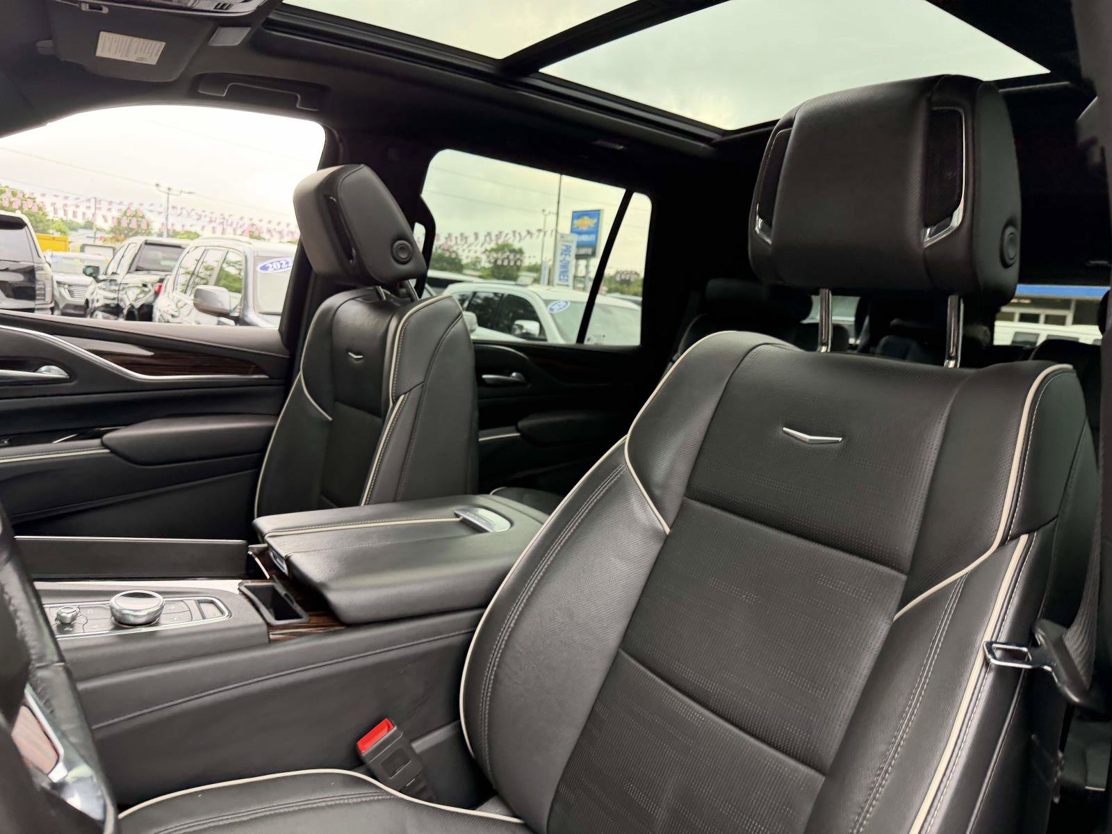 Used 2023 Cadillac Escalade Premium Luxury AWD/4WD image 11