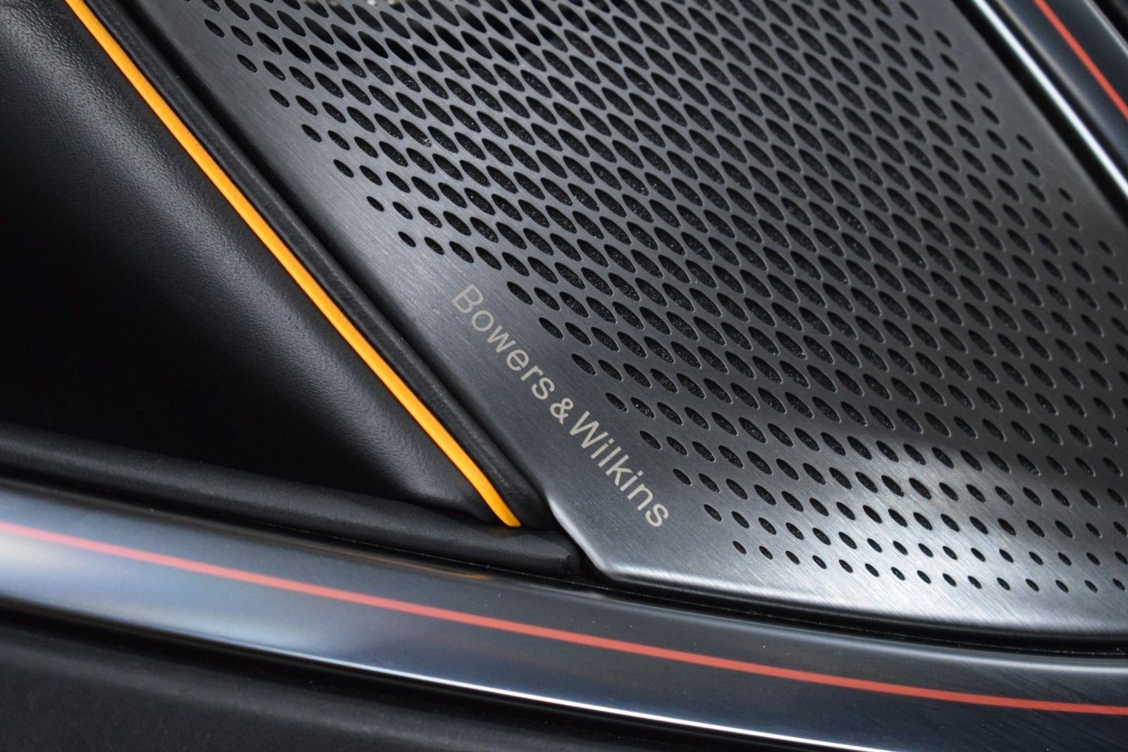 Used 2024 McLaren Artura image 34