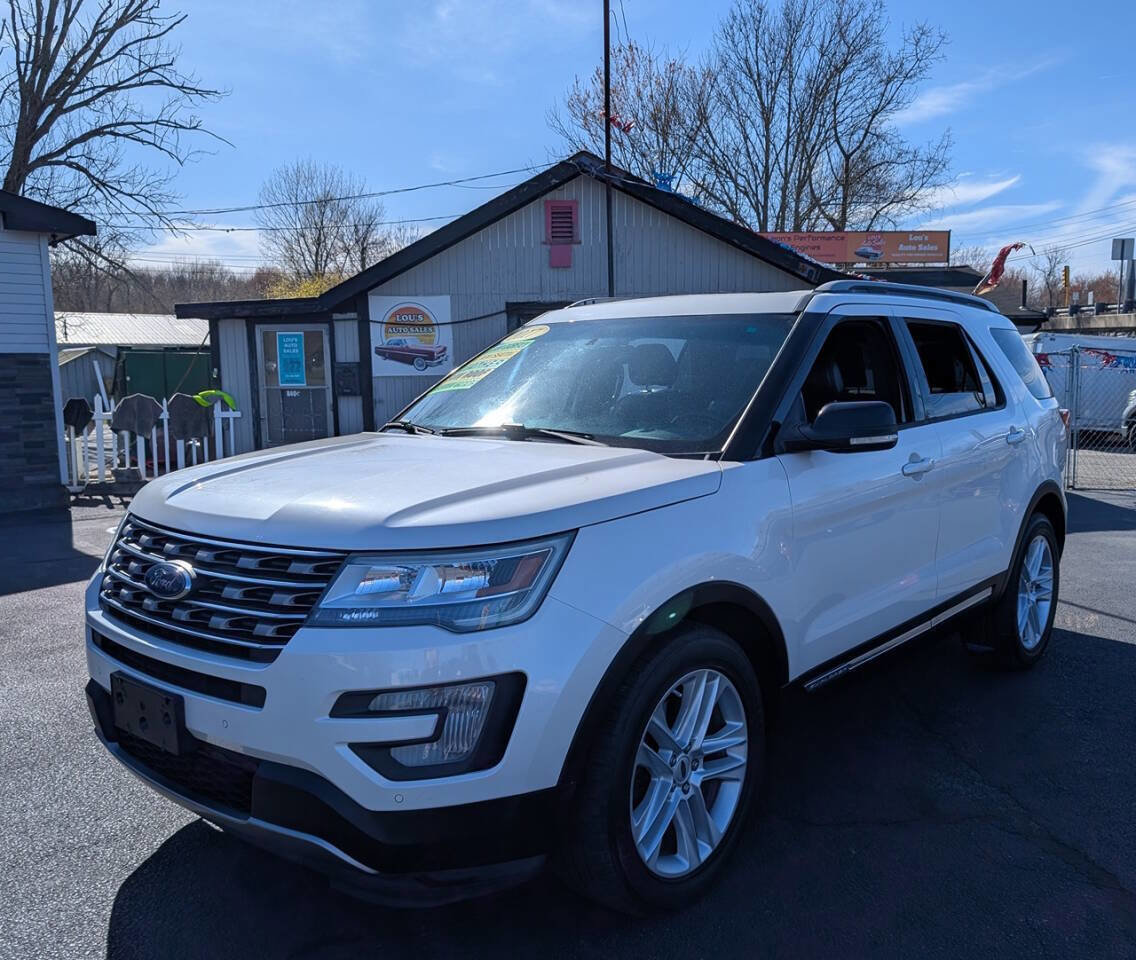 Used 2017 Ford Explorer XLT w/ Equipment Group 202A AWD/4WD image 7