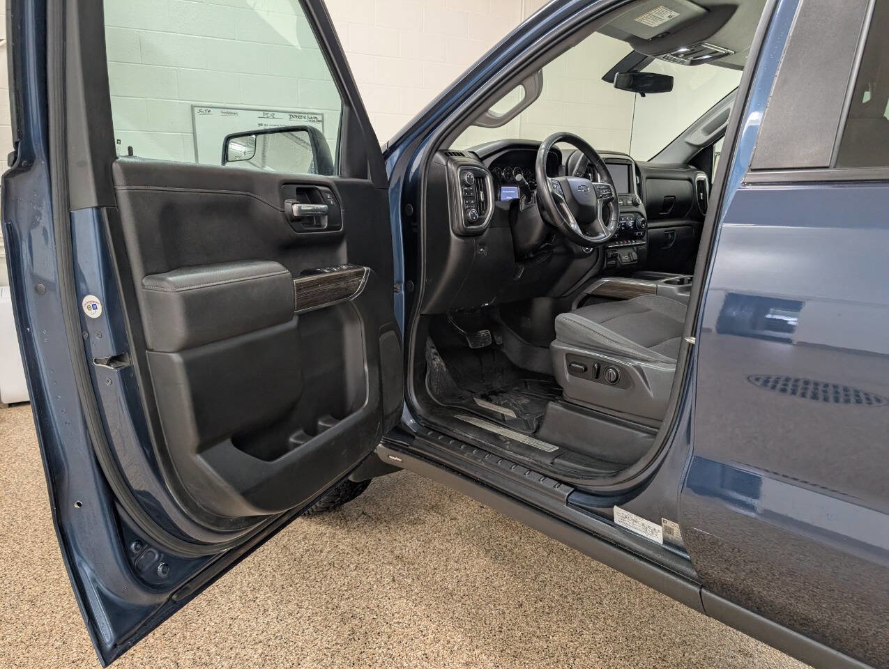 Used 2019 Chevrolet Silverado 1500 LT Trail Boss AWD/4WD image 6