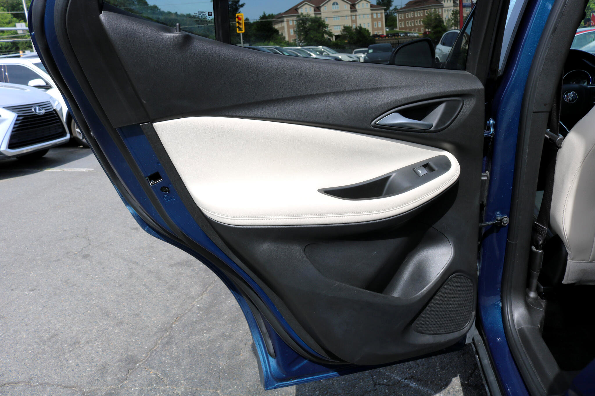 Used 2020 Buick Encore GX Select image 32