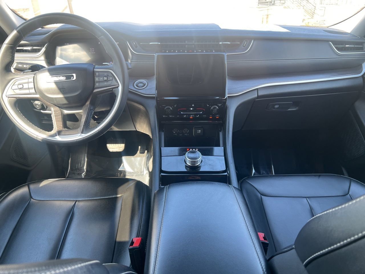 Used 2023 Jeep Grand Cherokee Limited image 22