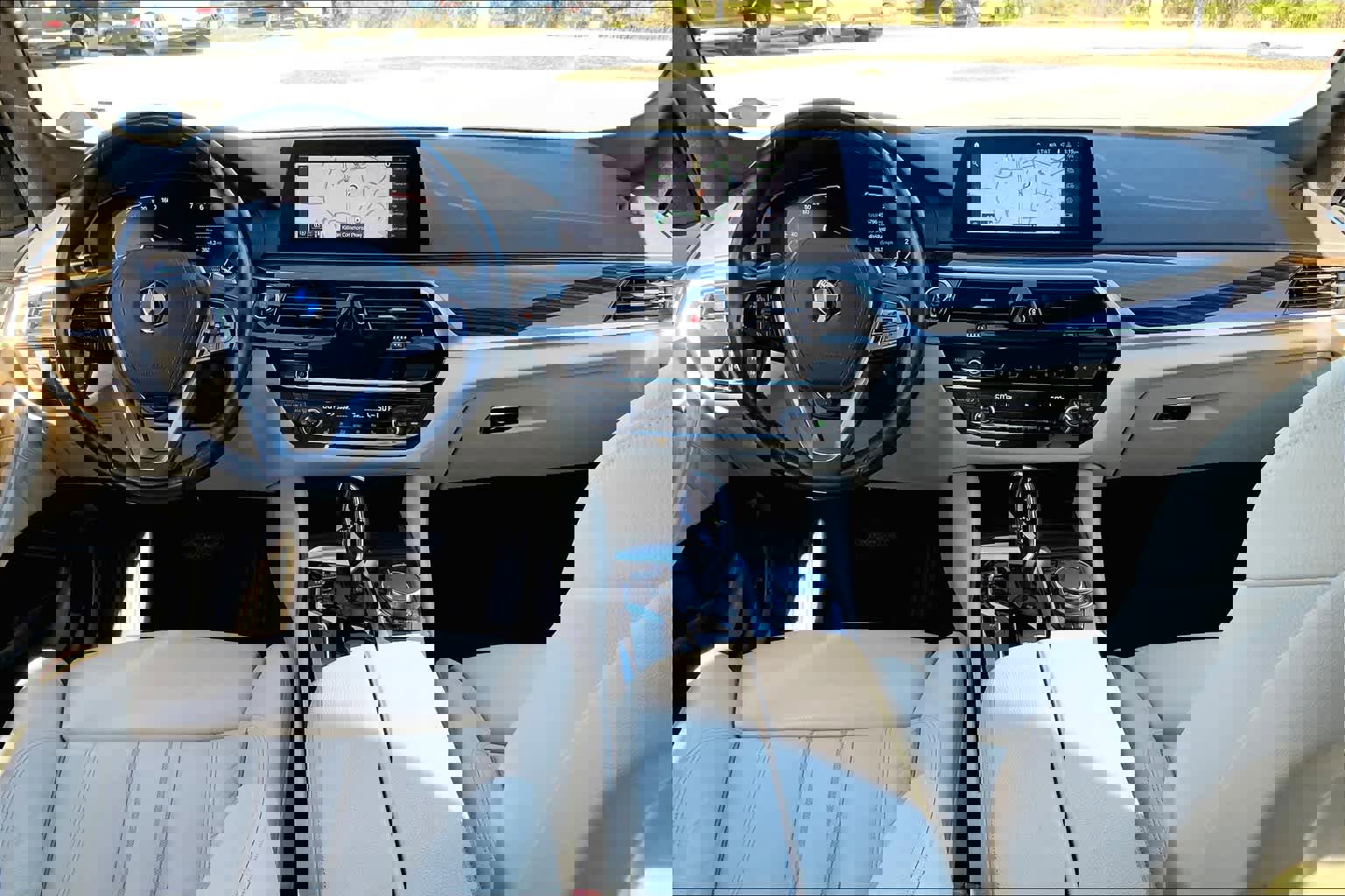 Used 2020 BMW 530i xDrive w/ Premium Package image 15