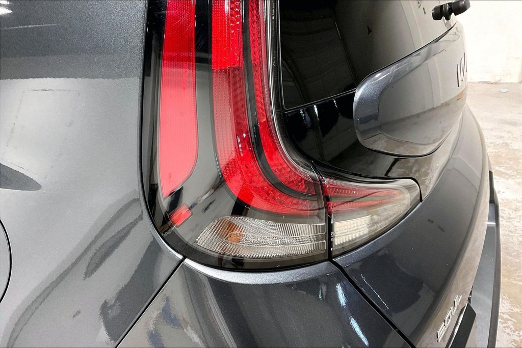 Used 2025 Kia Soul LX w/ LX Technology Package FWD image 35