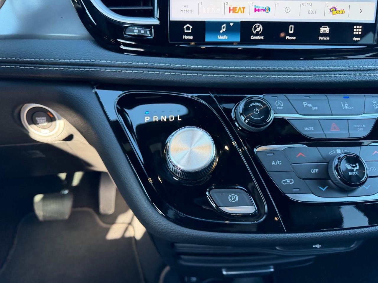 New 2026 Chrysler Pacifica Select FWD image 19