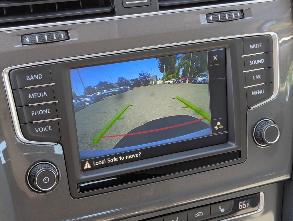 Used 2016 Volkswagen e-Golf SE FWD image 18