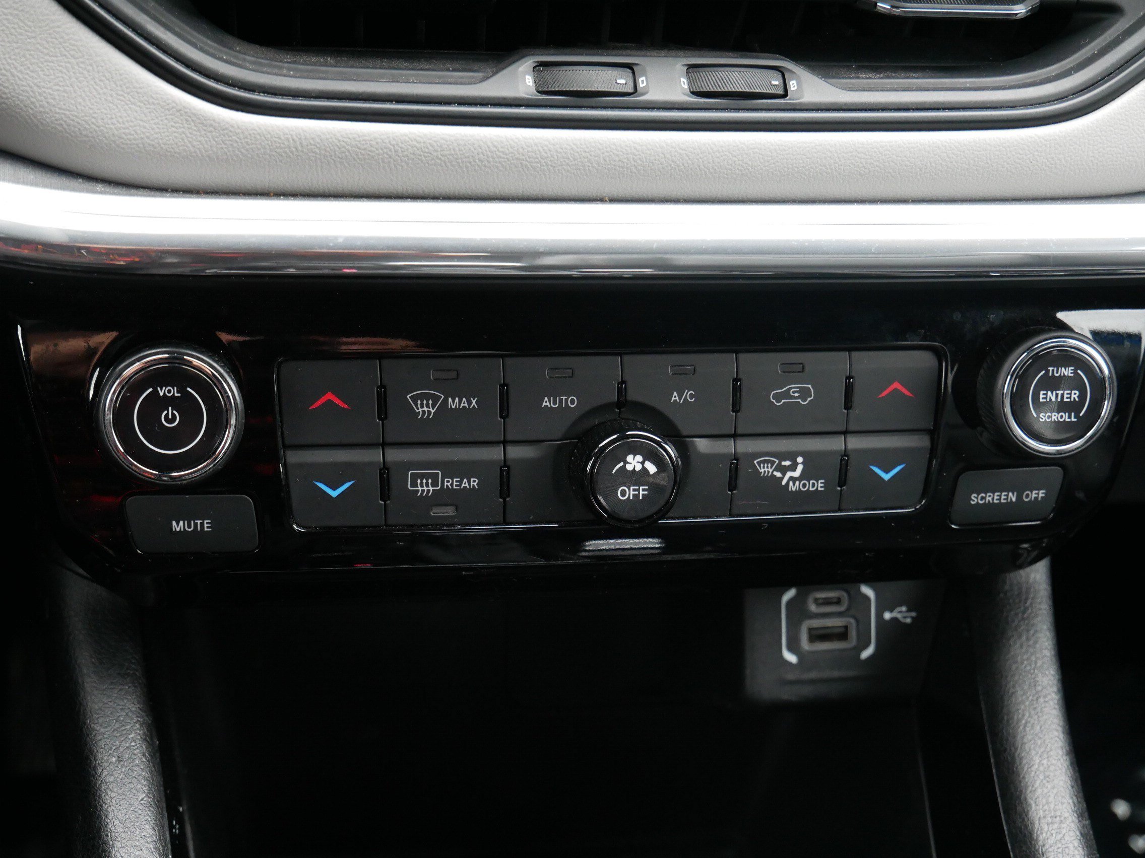 Used 2024 Jeep Compass Limited AWD/4WD image 23