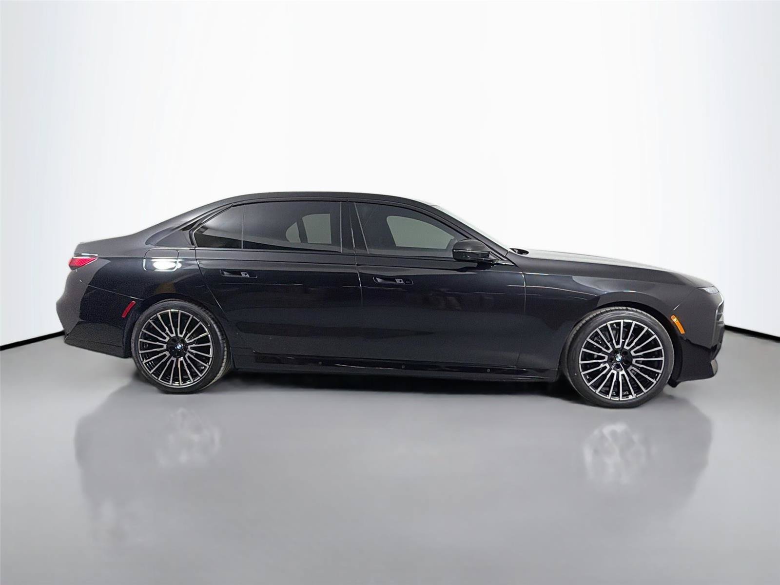 New 2026 BMW i7 xDrive60 w/ Executive Package AWD/4WD image 8