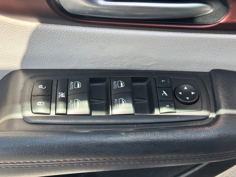 Used 2020 Chrysler Pacifica Limited image 24