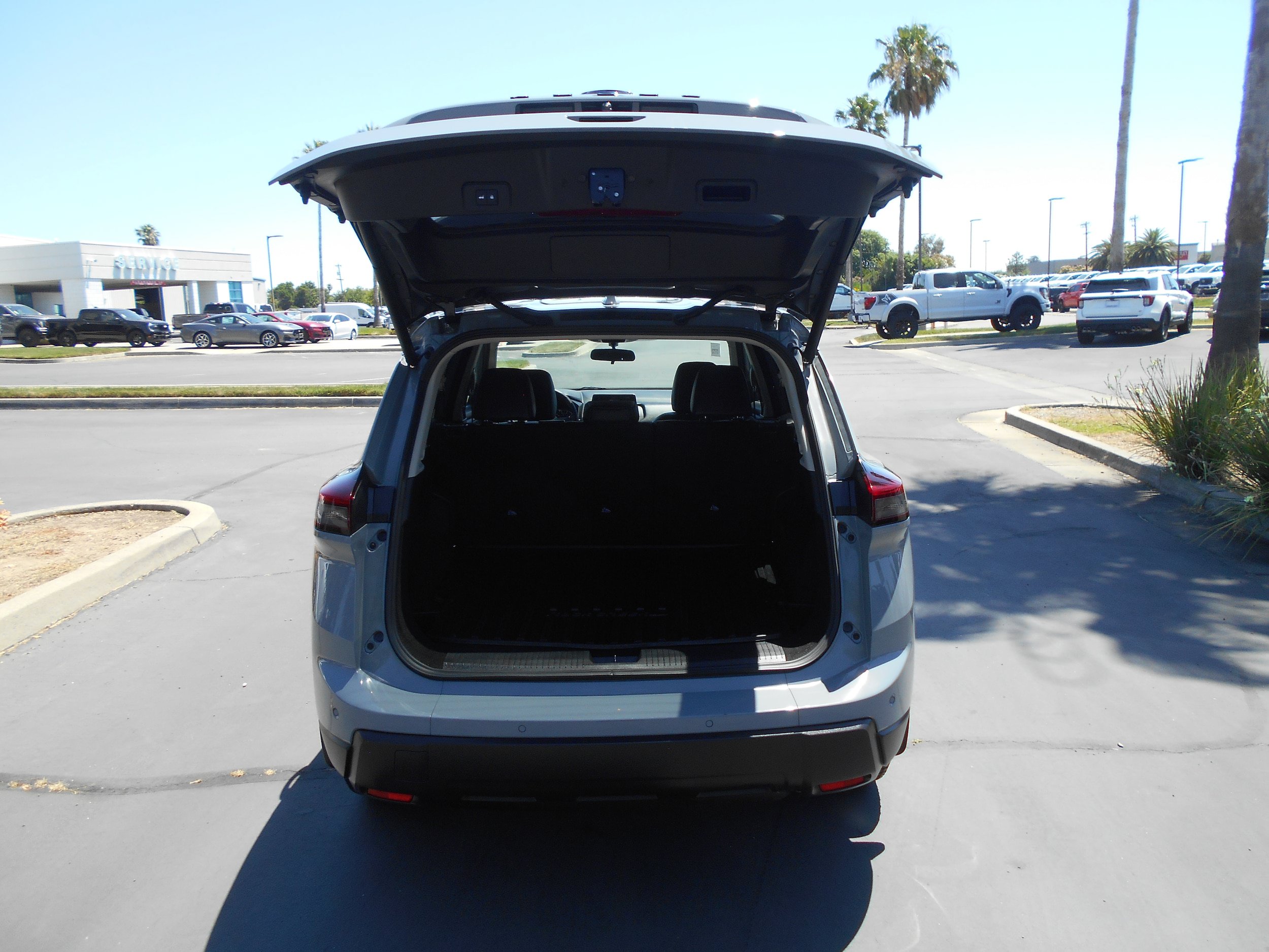 Used 2025 Nissan Rogue SV AWD/4WD image 7