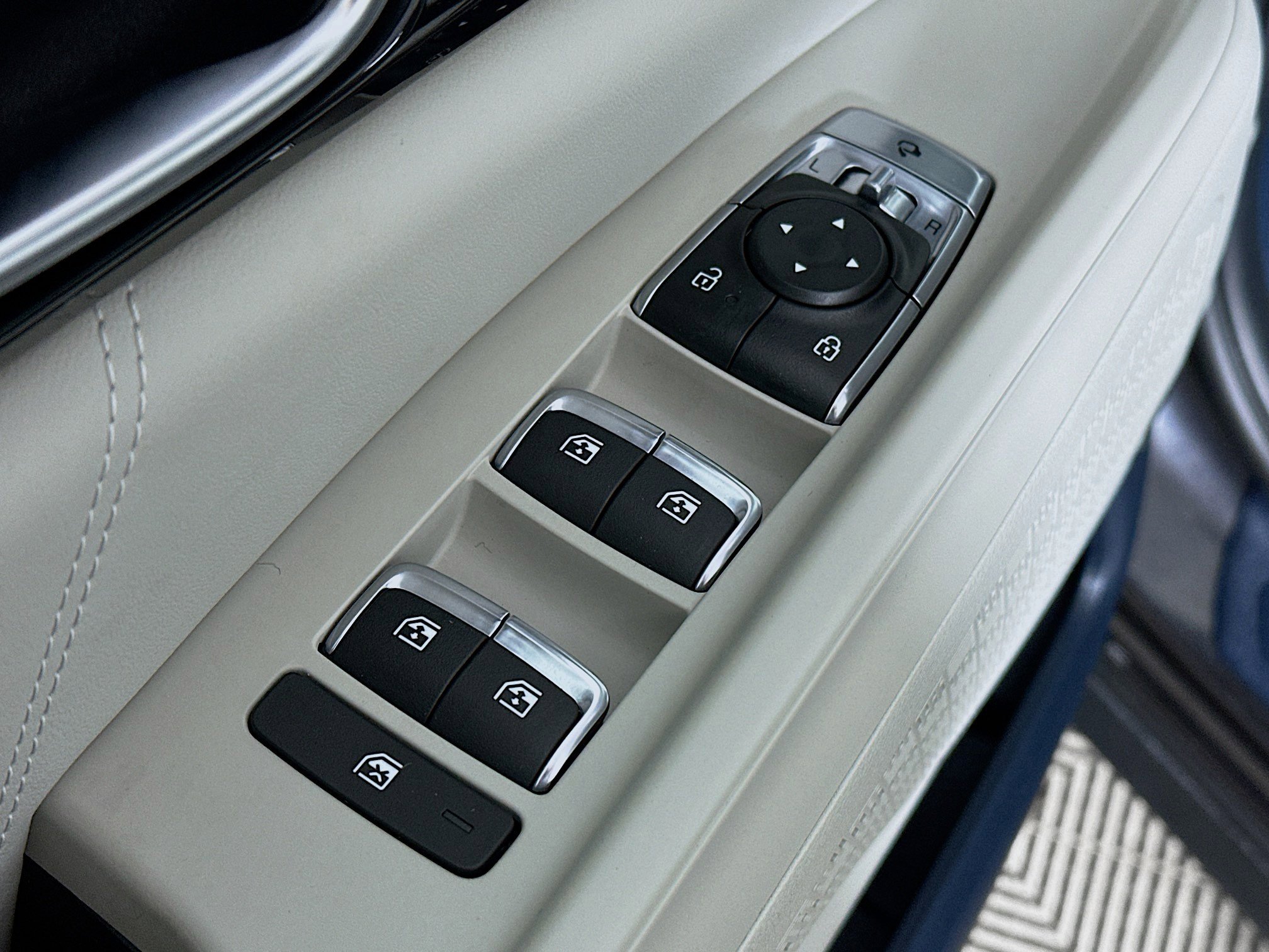 Certified 2026 Kia Carnival SX Prestige FWD image 18