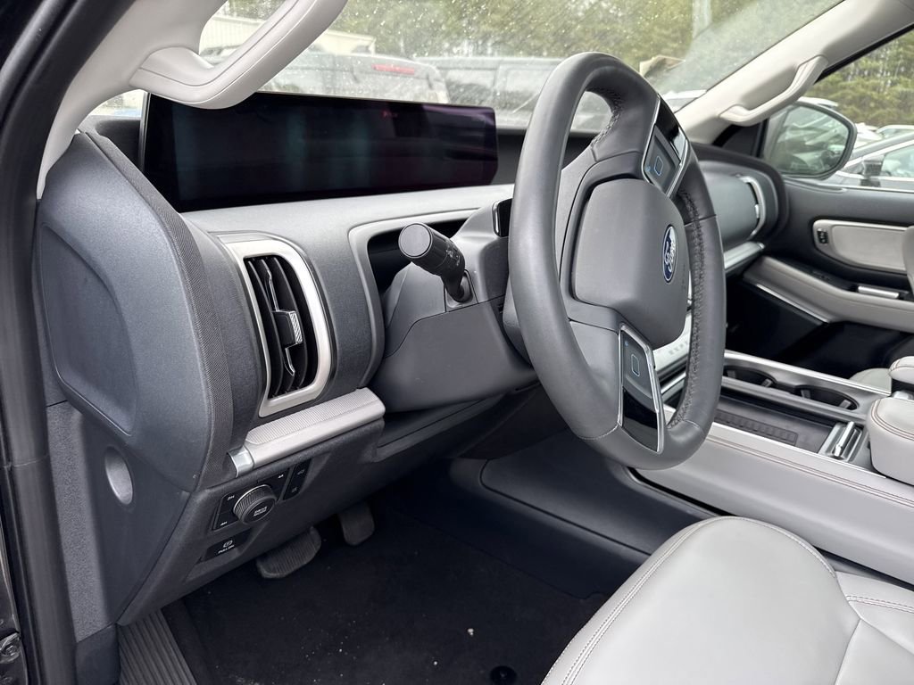 Used 2025 Ford Expedition Active AWD/4WD image 11