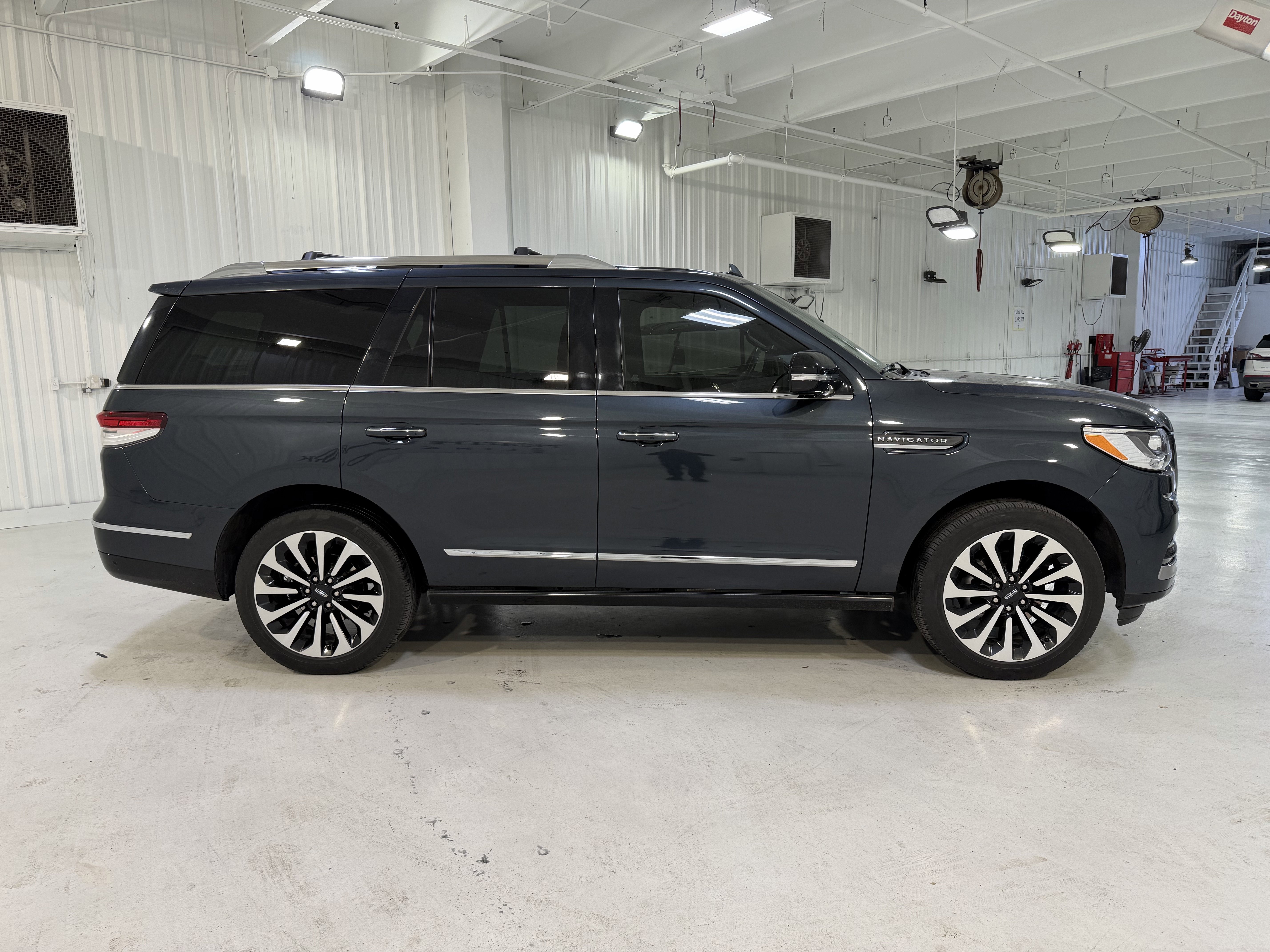 Used 2022 Lincoln Navigator Reserve image 6