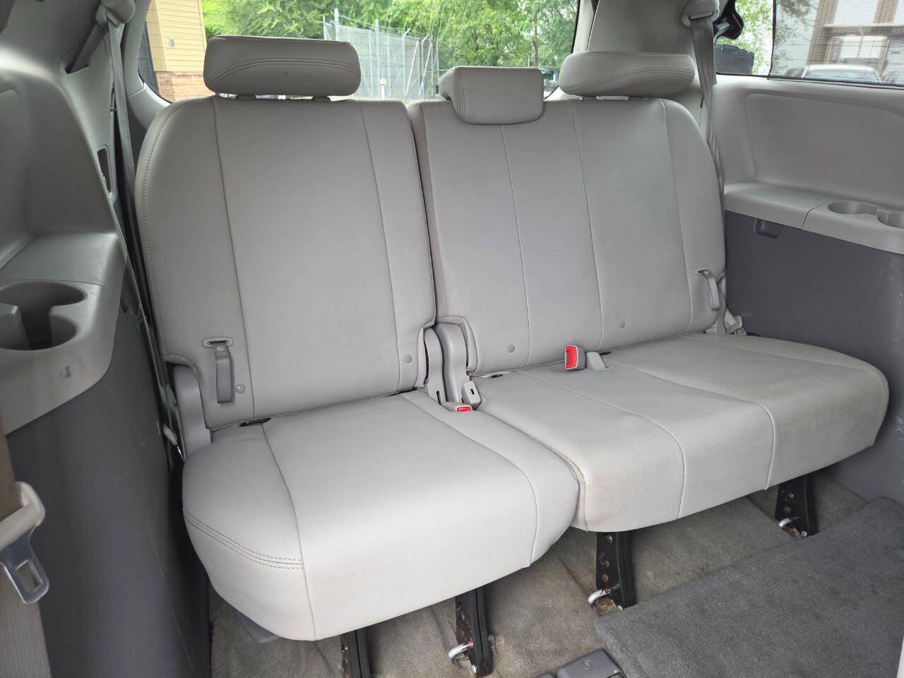 Used 2015 Toyota Sienna XLE FWD image 27