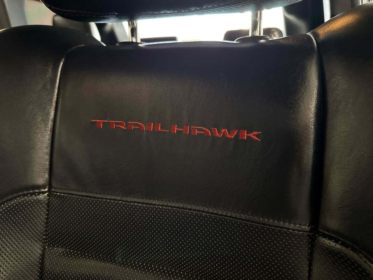 Used 2018 Jeep Grand Cherokee Trailhawk w/ Trailhawk Luxury Group AWD/4WD image 11