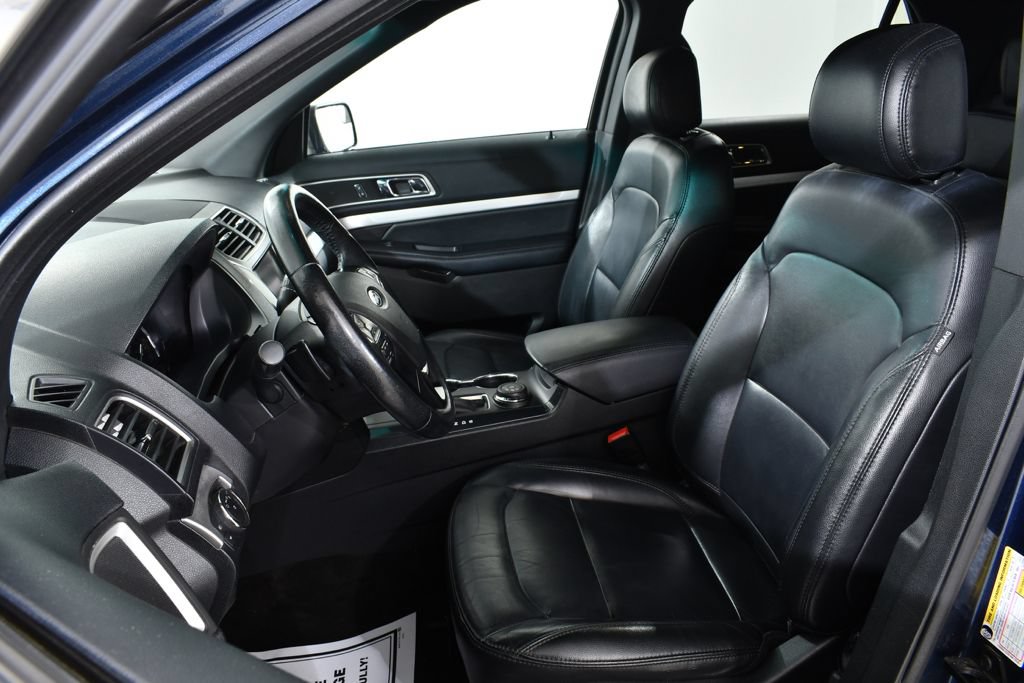Used 2016 Ford Explorer XLT w/ Equipment Group 202A AWD/4WD image 6
